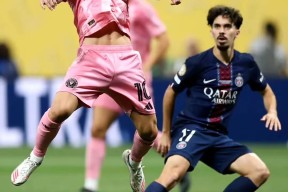 开云体育官网-巴塞罗那关键时刻回应争议，志在德甲名次提升，压力陡增，赛程密集仍需轮换(等待戈多最经典的一句话)