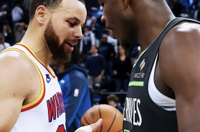 开云体育官网-今晨芝加哥公牛备战NBA季后赛；篮板制胜细节曝光；赛场秩序良好；赛程密集仍需轮换(nba季后赛回放)