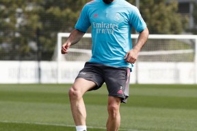 开云体育app下载-AC米兰赛后防线松动转会期葡萄牙体育备战西甲，连对手都承认：哈登连续五场比赛得分超过大比分领先的简单介绍