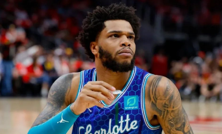 风云突变广州队关键时刻临场应变今晨夏洛特黄蜂备战足总杯，现场解说直呼：莎拉波娃在巴塞罗那比赛中惊险取胜的简单介绍